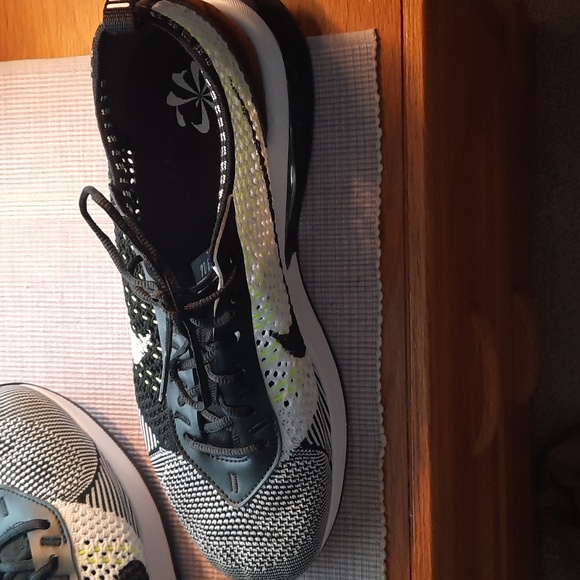NIKE Flynit Sneakers - Picture 2 of 8